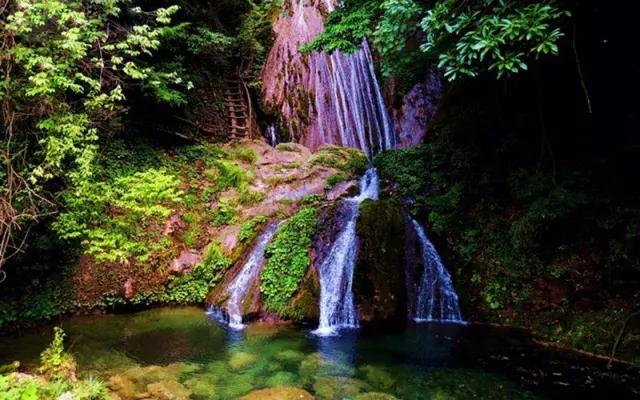 水磨沟相对来说就是一个更加冷门的景点了,如果你想 清清静静地过一个