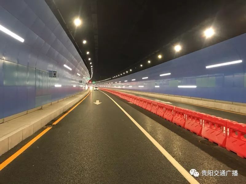 贵阳机场路全面改造工程的逐步推进,已经完成改造的图云关隧道出城向