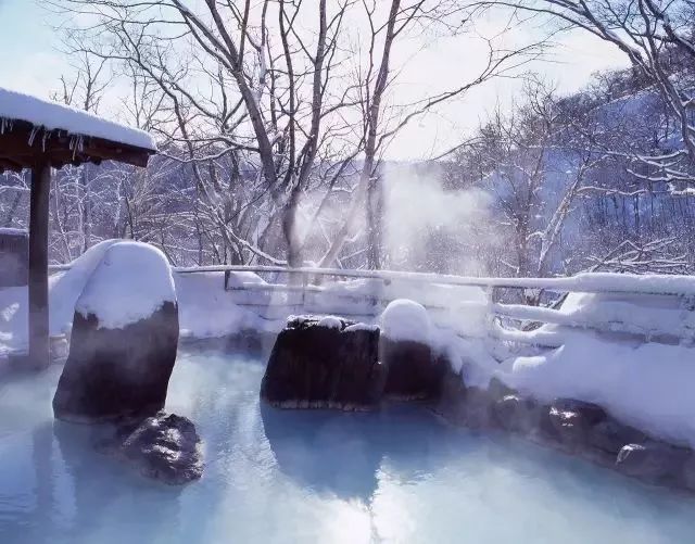 日本滑雪性价比之王!免费泡温泉,逛夜市,还能刷三年签!