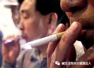 抽烟的人口臭_养生提醒 口臭因何而起 4招还你清新口气(2)