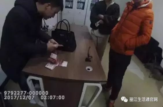 有人偷内衣可以报警吗_有人可以做这个手势吗(3)