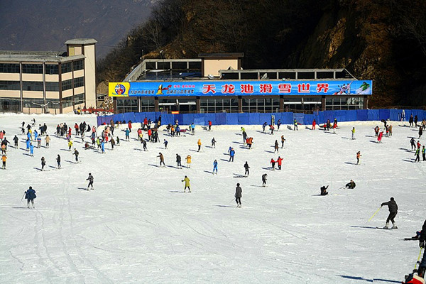 距离南阳最近的一个大型户外高山滑雪场-尧山天龙池滑雪乐园!