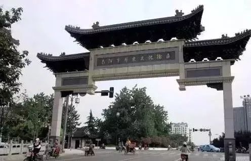 扬州城的东南角徐凝门4京华大酒店对面的"西门"站台说的就是它目前在