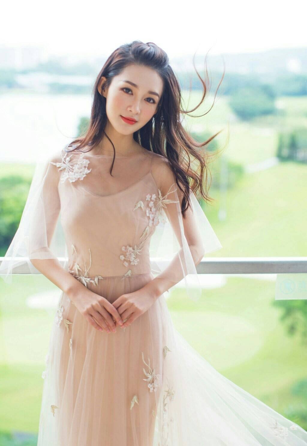 李沁婚纱_李沁婚纱照