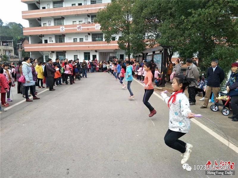 活力青春绽放校园,衡南县向阳镇中心小学举行跳绳,拔河比赛图片
