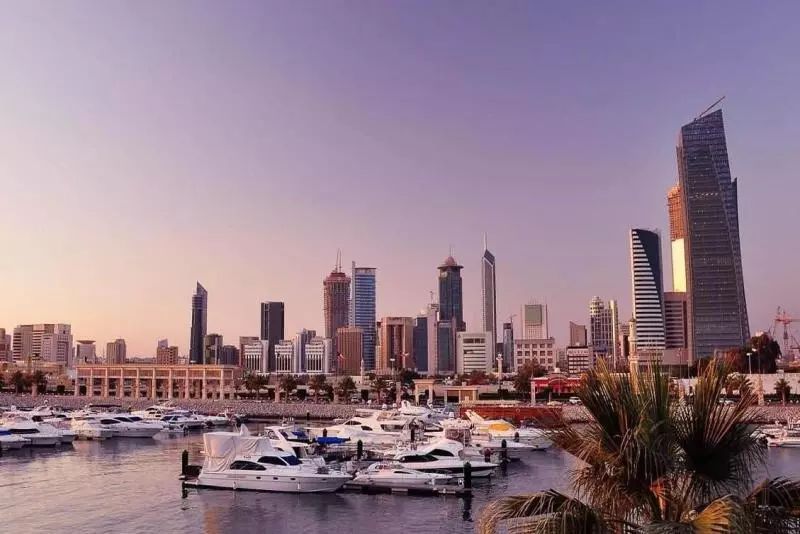 该国首都科威特城与该国名称同名.