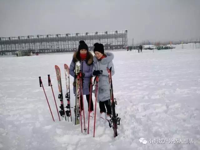 12月17日,喀什小蚂蚁户外去牙甫泉滑雪啦!