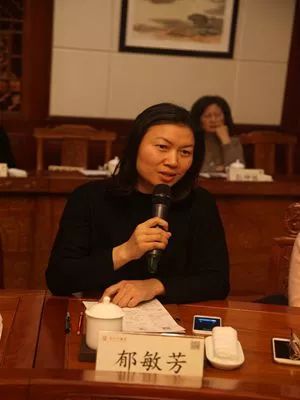 长江润发集团有限公司副总裁郁敏芳随后两地女企业家