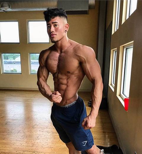 天才少年!23岁的混血肌肉男模steven cao