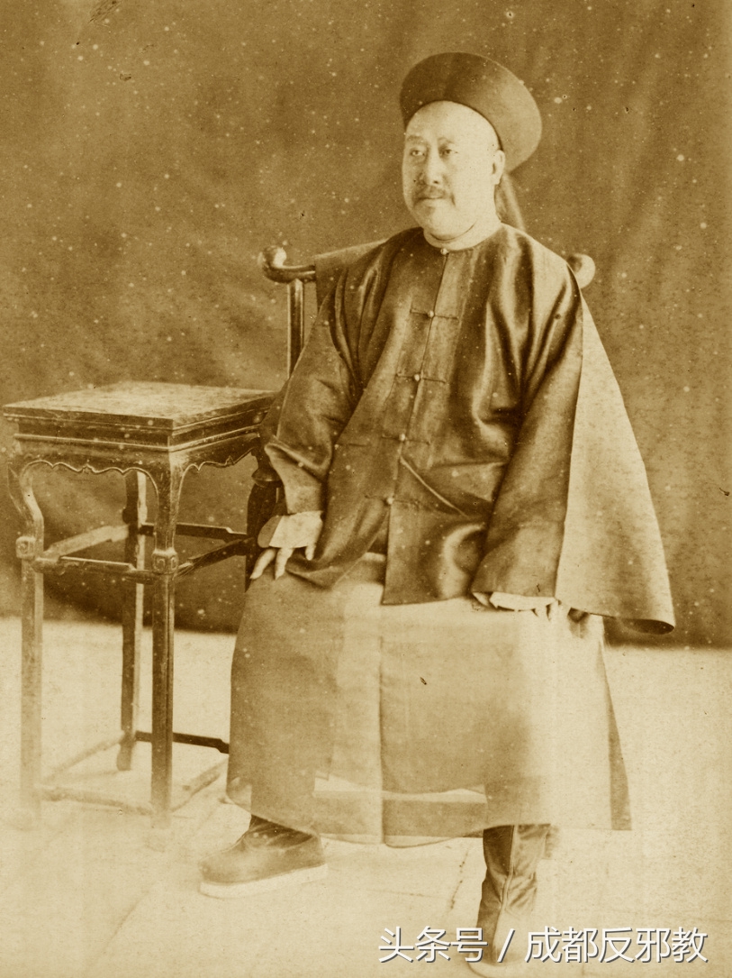 老照片:1874年-1875年间的清朝官员
