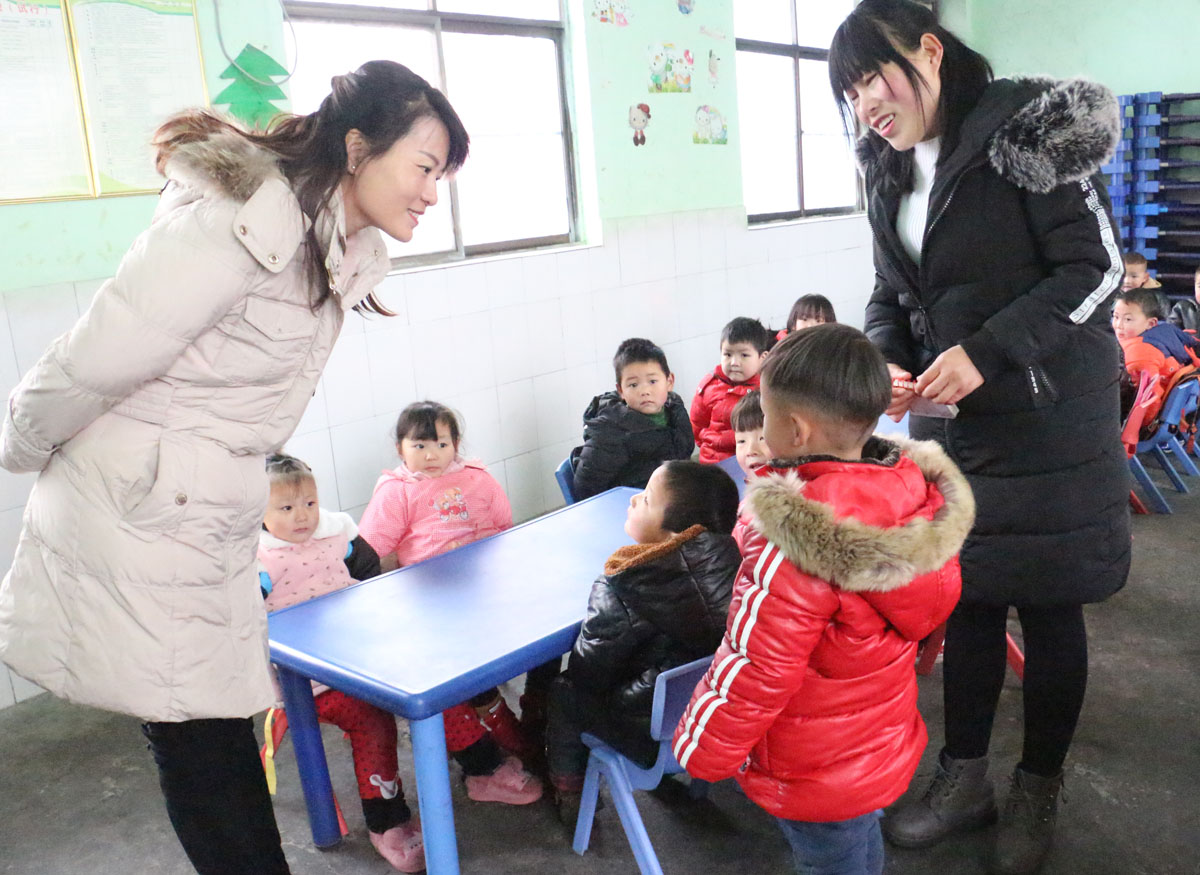 郑州经开区第一幼儿园组织教师志愿者赴新郑开