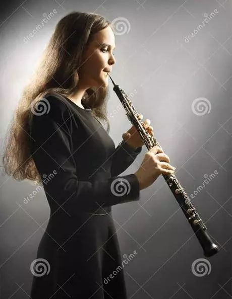 双簧管的音色带有鼻音一般的芦片声,有时富于乡村风味或田园风味,有