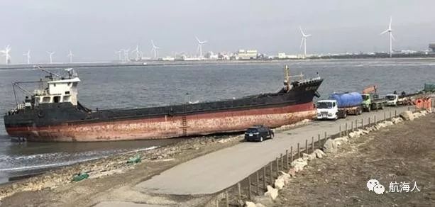 【更多】看点 | 一货轮搁浅台湾中部沿岸 船长为中国籍
