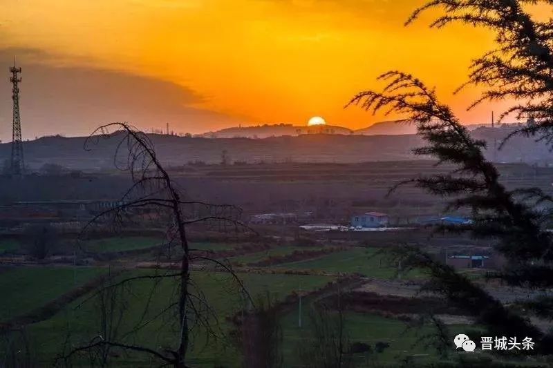 微友晋城事儿: 站在泊南村的夕阳中,如画的风景,清朗的风声,都融在