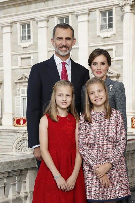 西班牙王室发布2017圣诞贺卡照片 温馨有爱