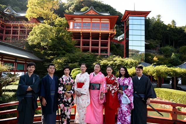 穿和服慢游佑德稻荷神社