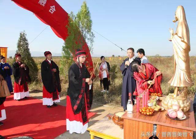 朔州国学会祭祀王昭君青钟,今天,负载了世间诉说民族和睦的能力.