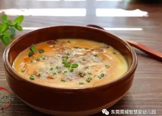 午餐菜品:红萝卜瘦肉蒸水蛋