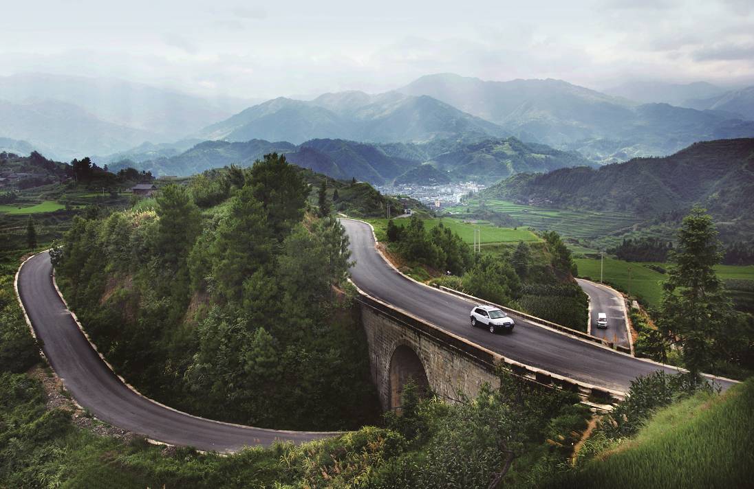 美丽的雷山至舟溪乡村公路(贵州省公路局 供图)