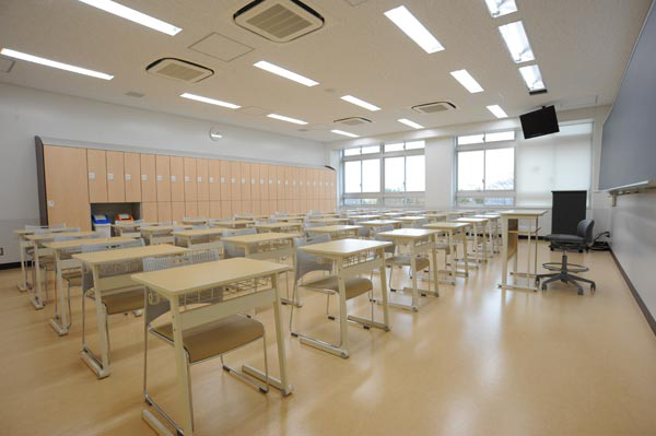 希望他们能让自己度过一个充实,便利的高中生活 日本学校除了有普通