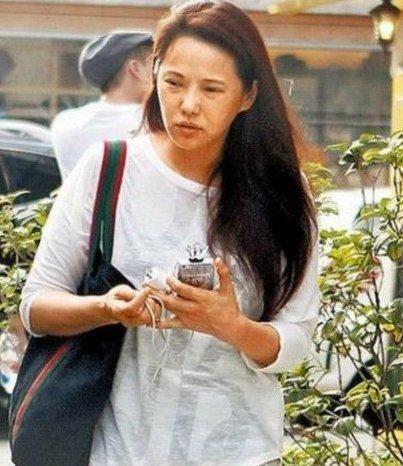 哪个女明星素颜最美,48岁才女伊能静素颜照曝光,网友们吓呆了