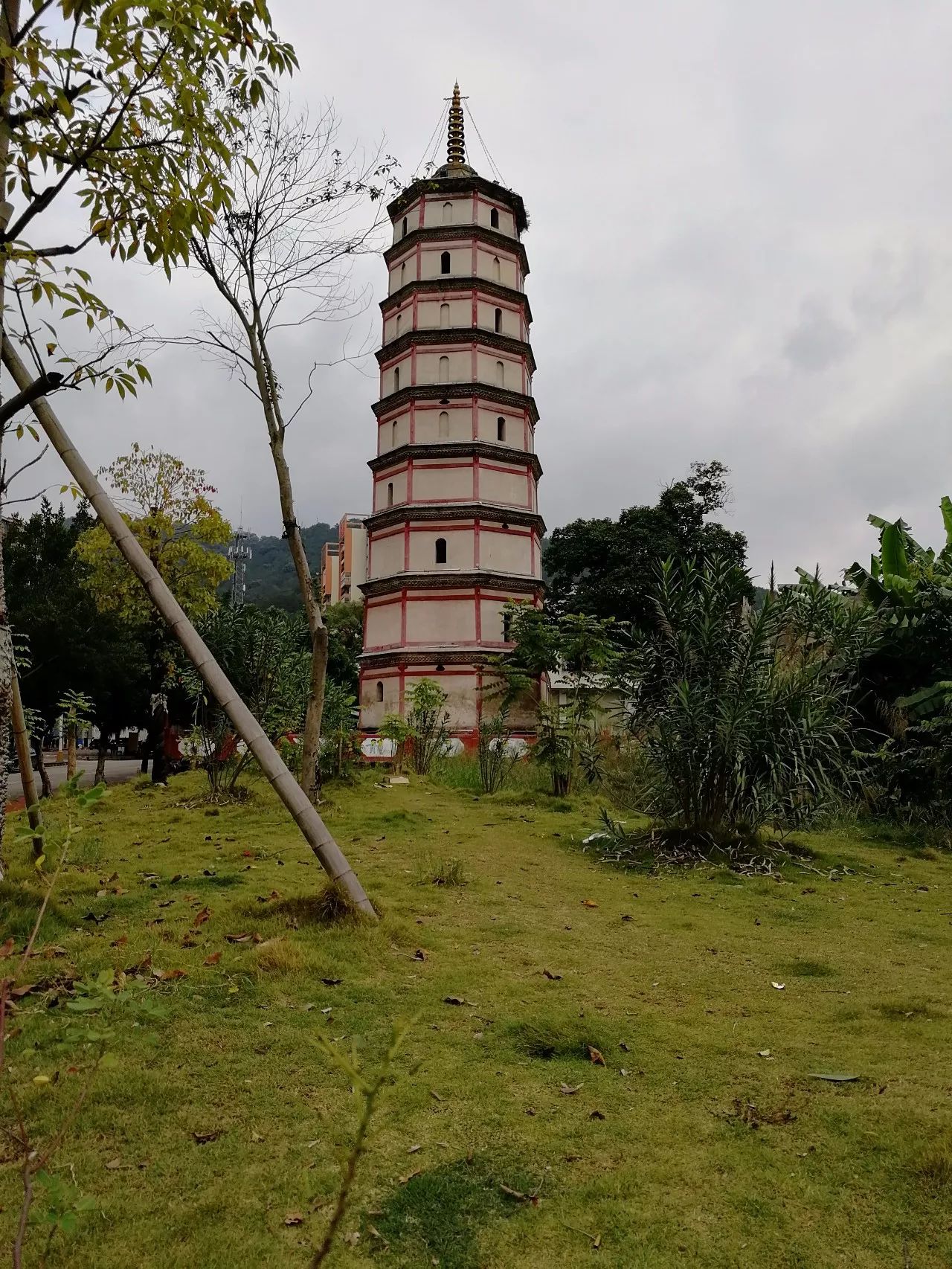 同样是在明朝年间,仁化已有一座塔已经建起,那就是文峰塔