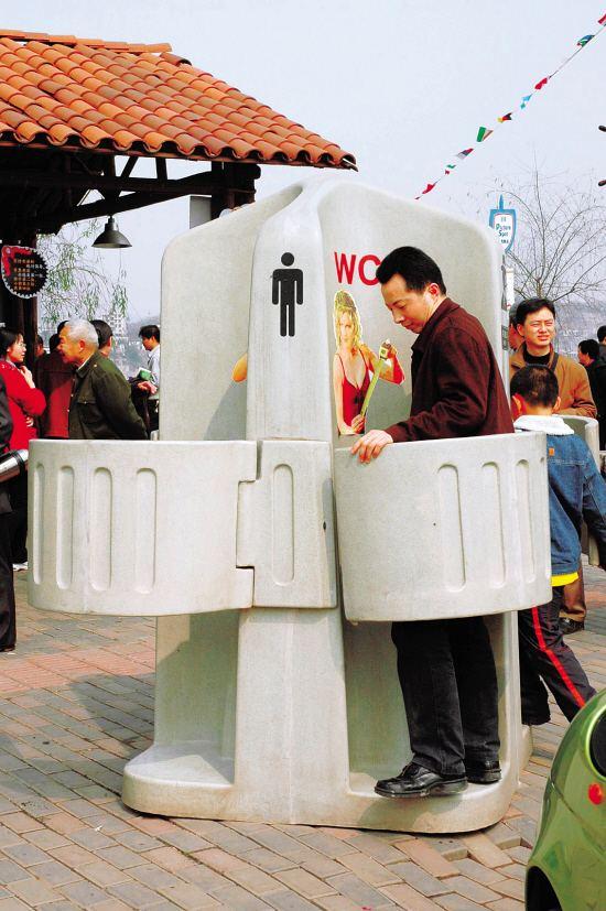 重庆洋人街的世界最大厕所,厕所界的一股逆流!