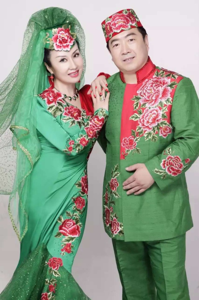 其中,由何清祥与马红莲两位民族歌手组成 花儿梦组合,被誉为"绝美的