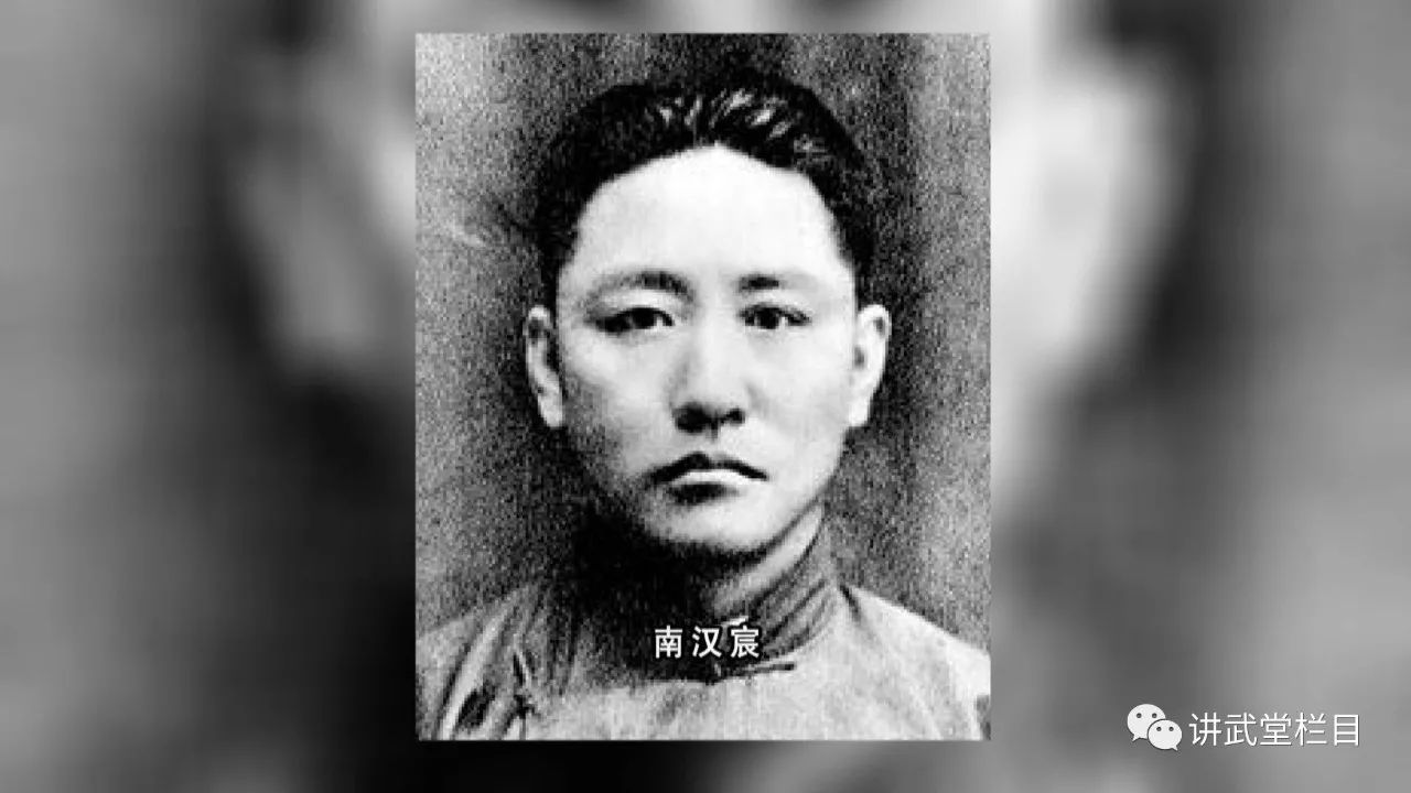 南汉宸中共中央1935年10月到了陕北以后,面临的是三足鼎立的局面.