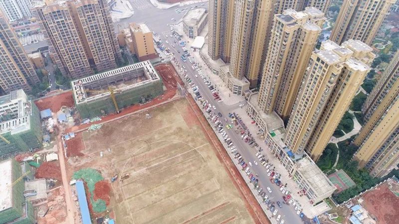 临楼前" 与邦泰国际社区仅一街之隔的 乐山八中搬迁重建工程广受关注