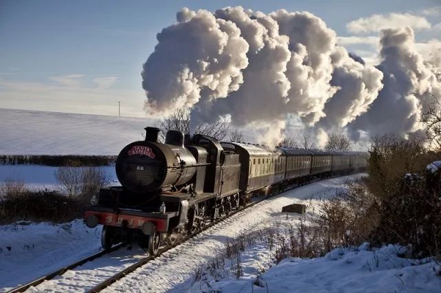 英国铁路又罢工不如试试圣诞火车吧