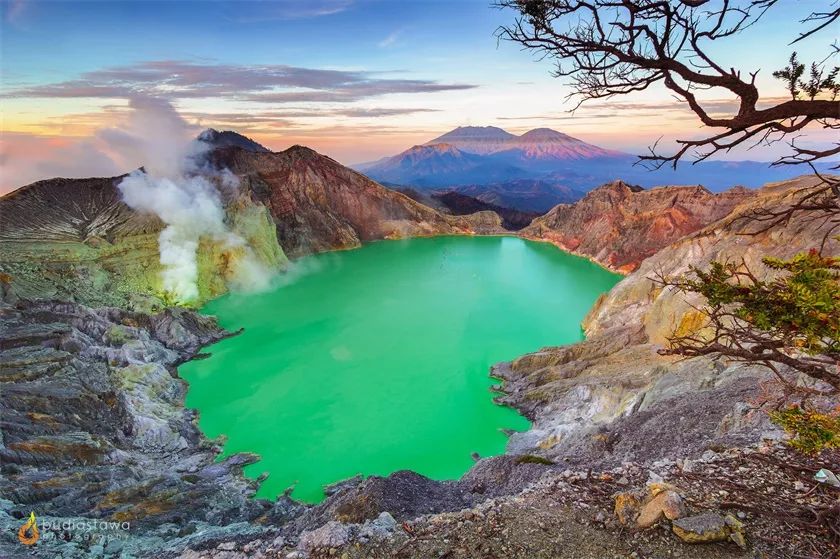 伊真火山湖 08aqib widayatno伊真火山喷发以后的岩浆聚集形成一个