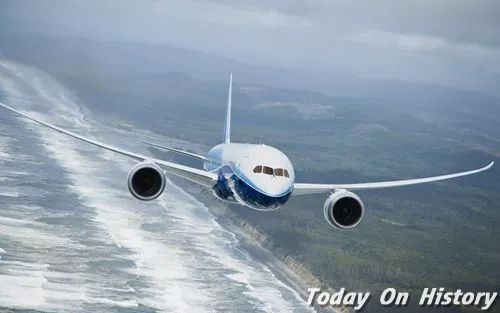 2009  波音787"梦想客机"的原型机完成首飞