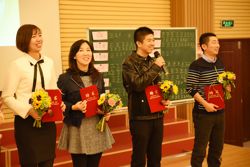 小手拉大手提高满意度丨青岛北山二路小学2017年第三届校级家委会换届