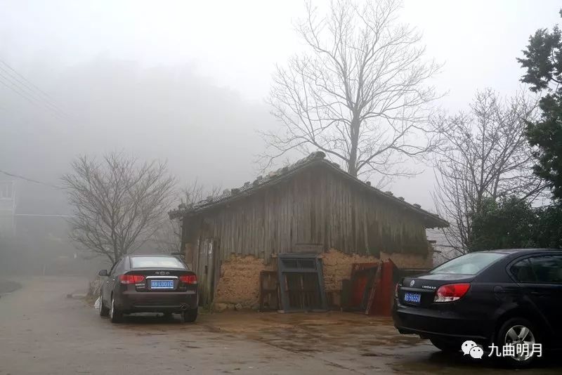 隐在冬日雨雾中的山村—兰峰村