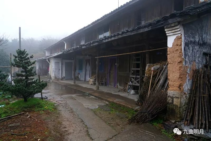 隐在冬日雨雾中的山村—兰峰村