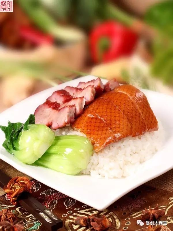 在广东火爆的粤式快餐店,烧鸭饭毛利率在60%以上,烧鹅饭毛利率在65%