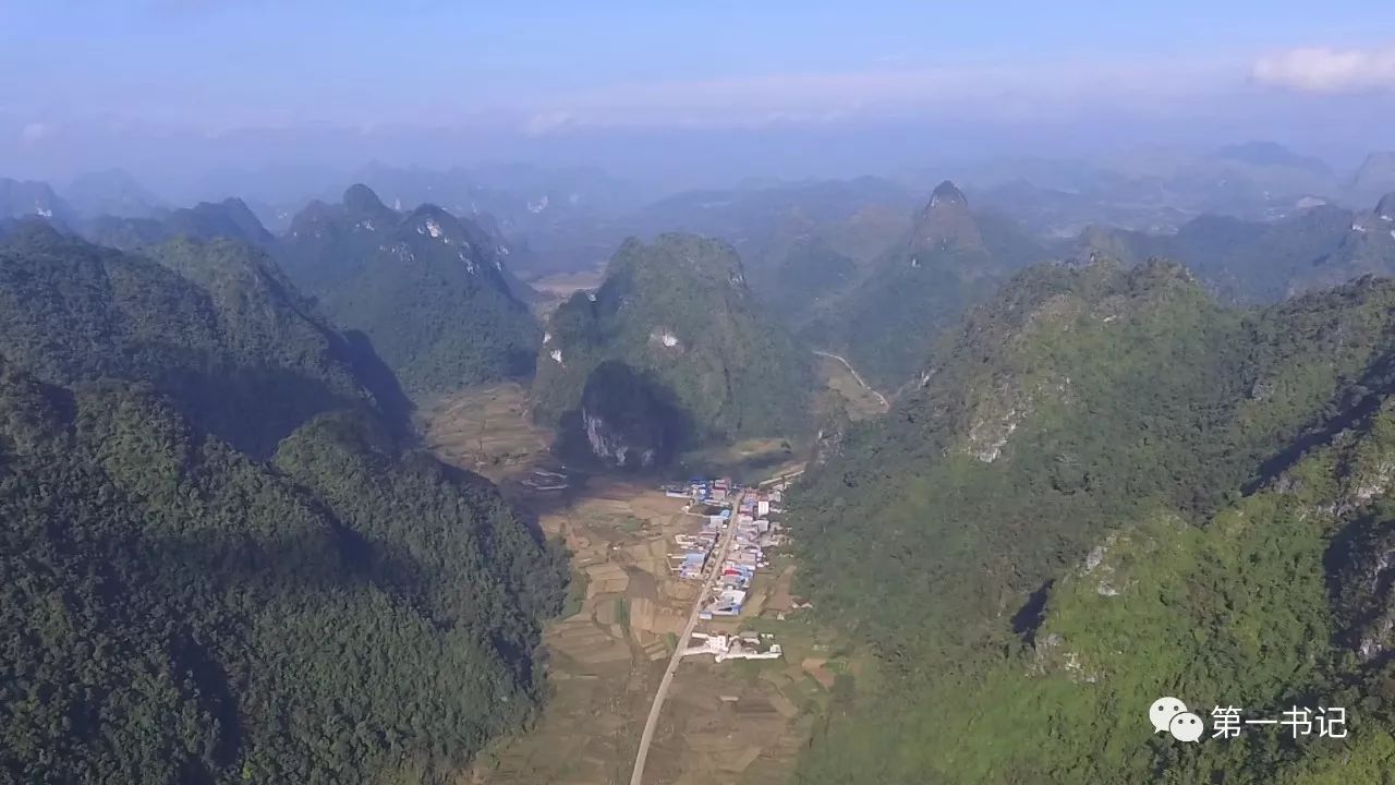 广西龙州县金龙镇板梯村,坐落在中越沿边公路附近,以风情独特的"侬垌