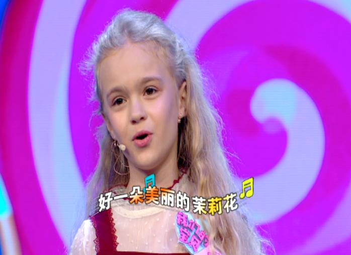 中文歌曲也是信手拈来美籍罗马尼亚小美女谢娜的汉语那是相当流利两位