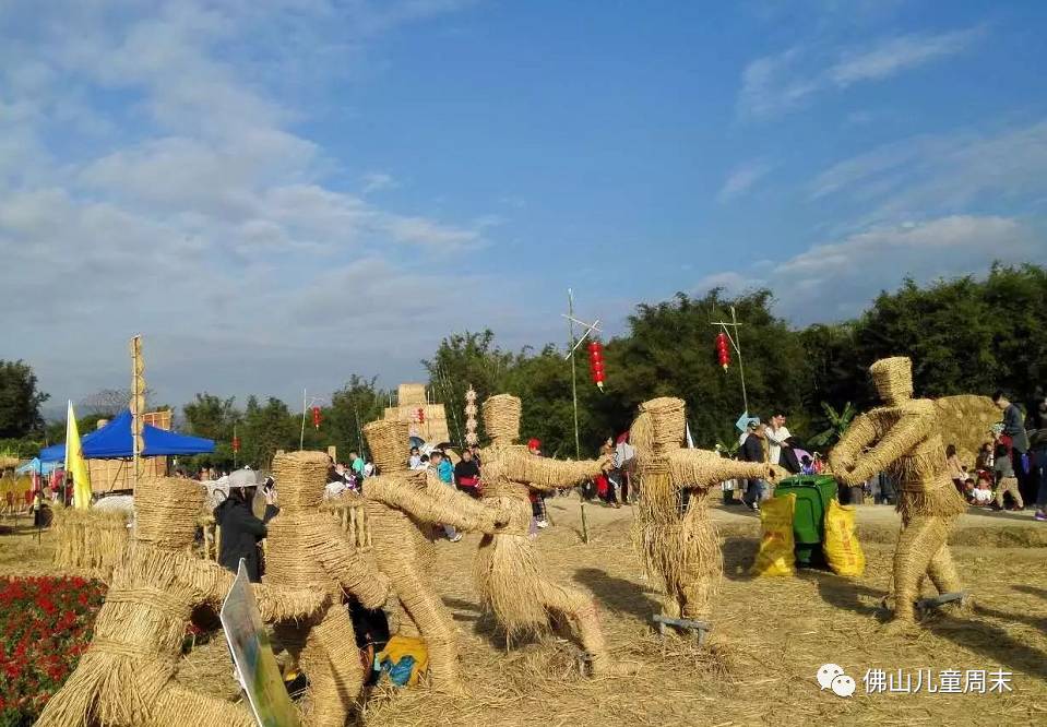 充满欢乐的文化氛围 上届西塘稻草节主题门 各式各样的稻草人造型 更