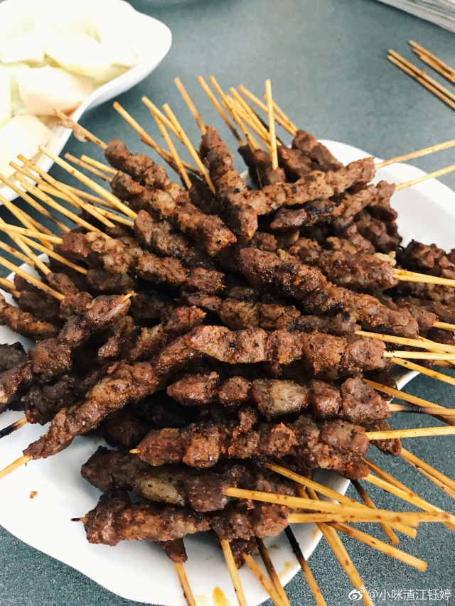 正宗个旧火车站糖粉小肉串 口味原味,甜辣,香辣备注 周日发