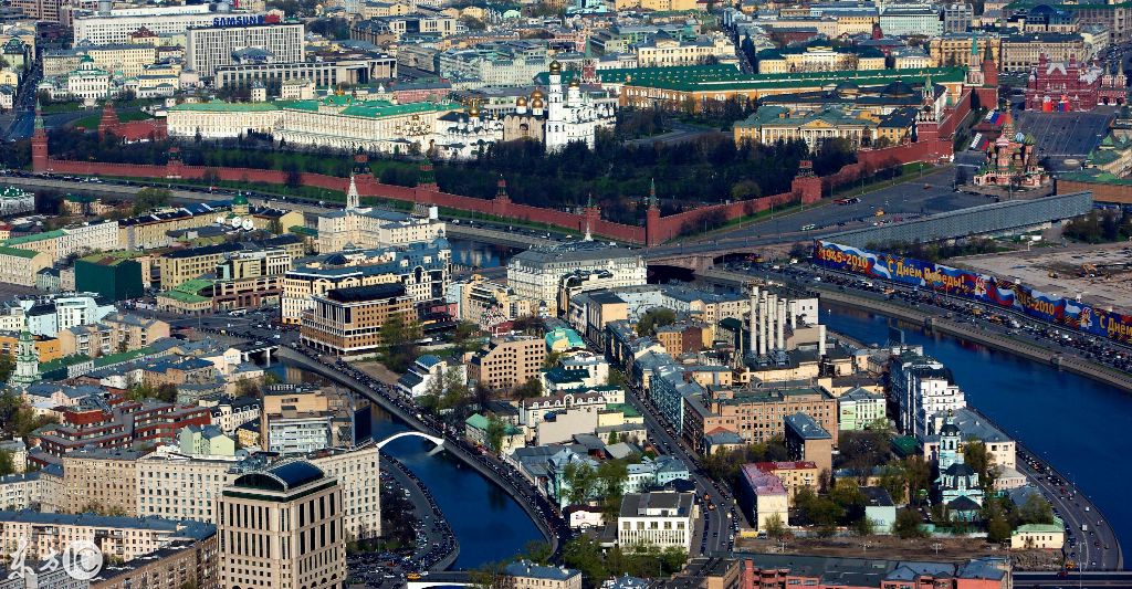 航拍俄罗斯克里姆林宫及其附近的建筑.(图片来自东方ic)