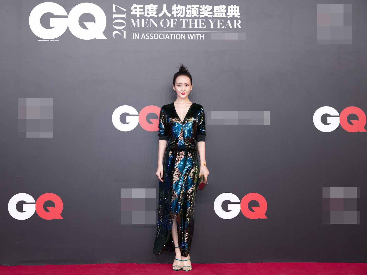 《gq》中文版主办的2017智族gq moty年度人物盛典在北京举行,王鸥身着