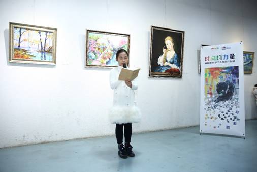 杨昕彤11岁绘画个展 让时间展示彩色力量