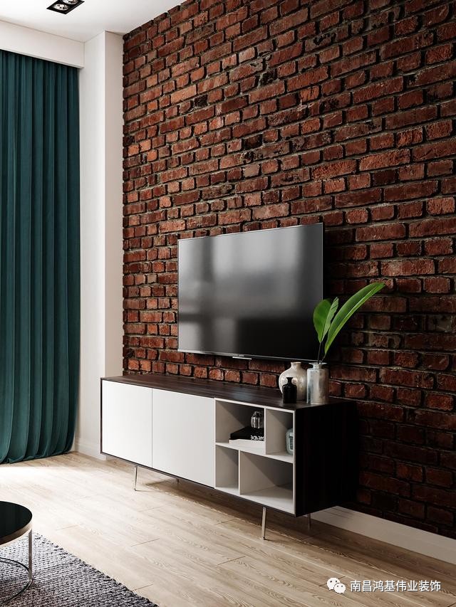 客厅用裸露的砖墙作为电视背景墙,电视机直接挂在墙上,底下放一个简单