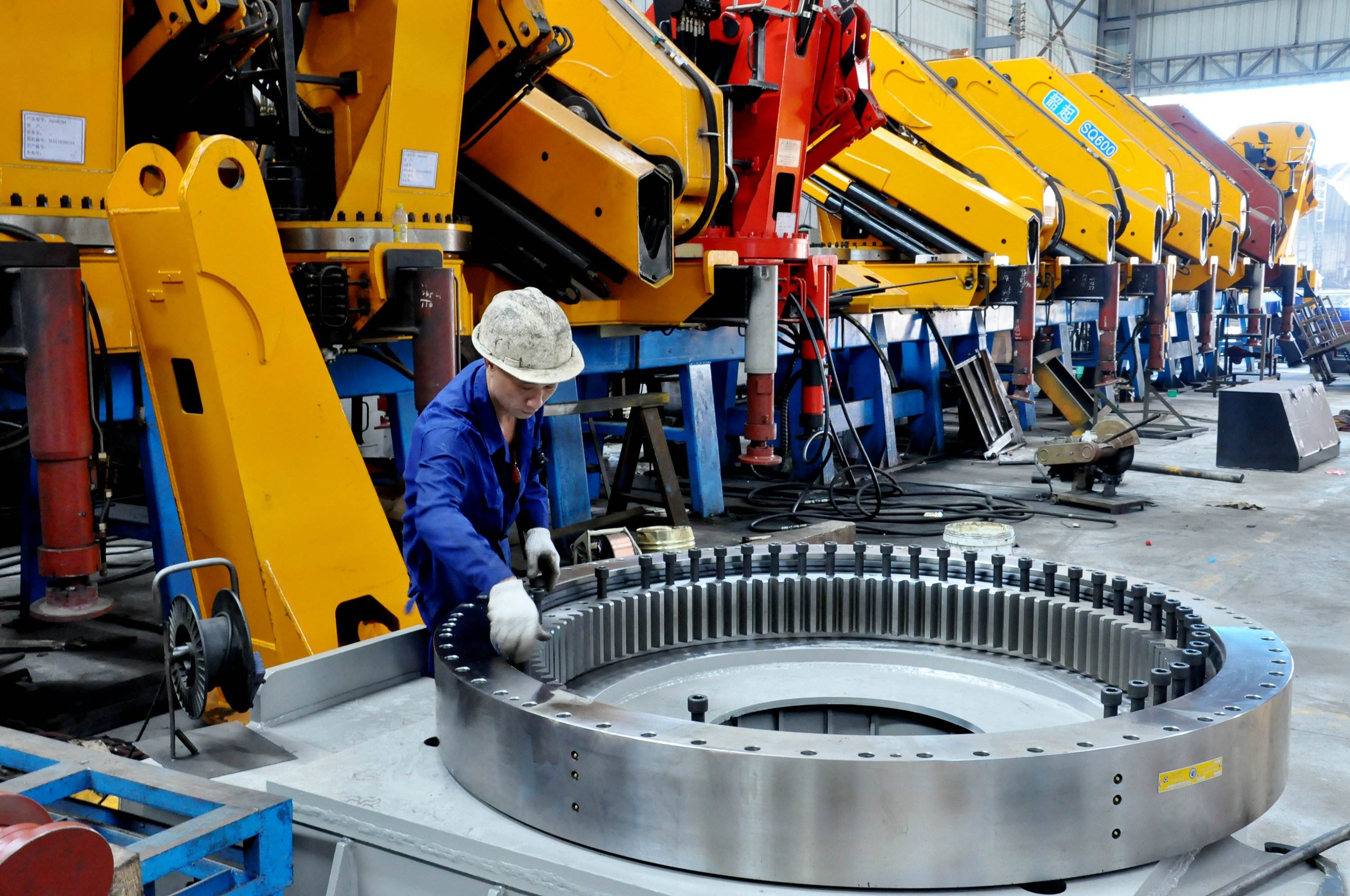 中国摆脱世界工厂标签 跻身全球制造业价值链上游