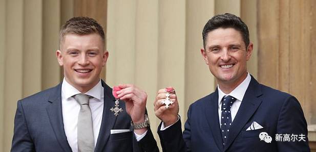 2016年,罗斯和英国游泳运动员亚当·皮蒂在白金汉宫被授予大英帝国