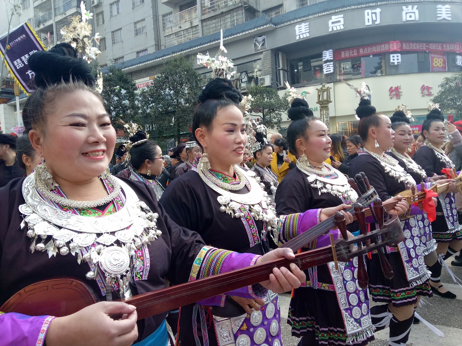 在洪州镇平架村,小寨村,尚重镇西迷村,岩洞镇新洞村开办侗族琵琶歌传