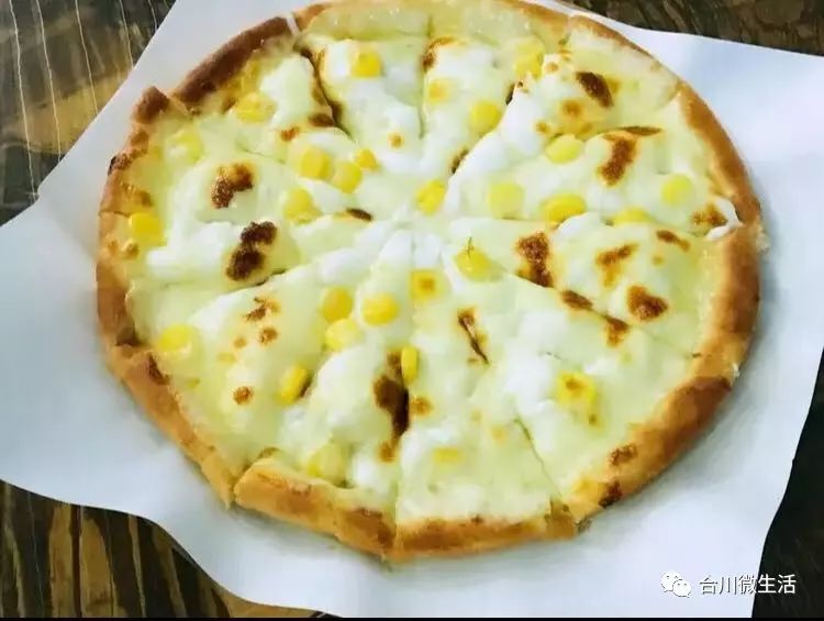 除了培根pizza 还有比其它pizza店更好吃的 酸奶披萨卖相可能没有很