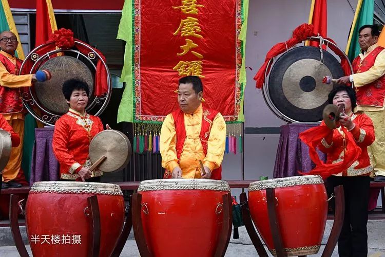 陆州大锣鼓表演主持人主持节目演出活动中共陆河县委宣传部副部长邱雪